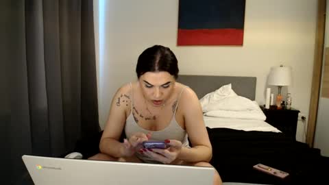 Dulce Maria online show from May 29, 3:32 pm