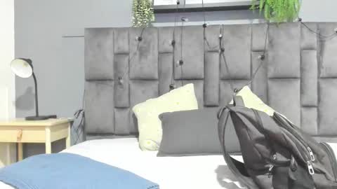 DULCE AURORA online show from March 2, 1:10 am