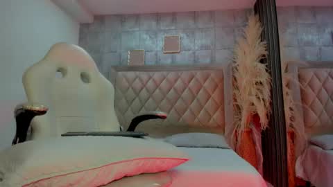 dulceprince1 online show from April 21, 11:06 am