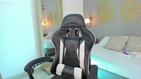 D U N A online show from April 22, 12:45 pm