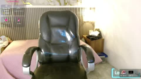 dyla_n18_ online show from December 3, 9:15 pm