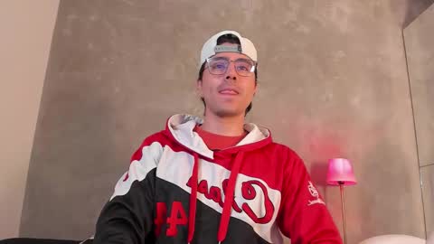 Dylan online show from December 1, 11:30 am