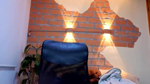 D Y L A N online show from February 8, 2:48 am