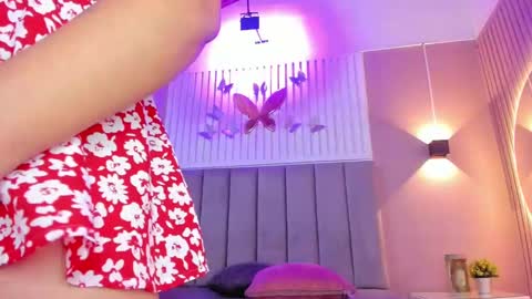 Snapshot of dyvis_22 chatting on February 14, 2:23 pm Juana online show from February 14, 2:23 pm