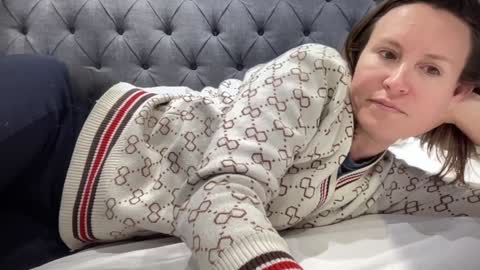 Nadia Ferreira  online show from October 19, 8:02 pm