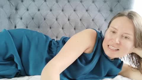 Nadia Ferreira  online show from April 2, 11:17 am