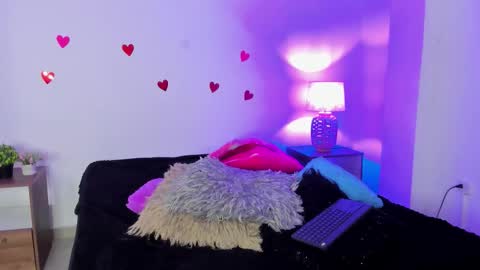 ebony_cute9 online show from February 13, 8:34 pm