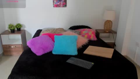 ebony_cute9 online show from April 25, 7:00 pm