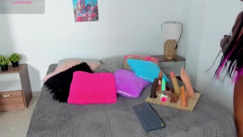 ebony_cute9 online show from April 27, 7:00 pm