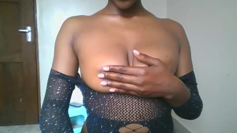 ebonyslut09 online show from March 13, 6:38 am