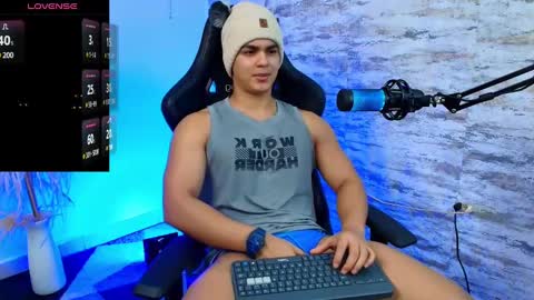 Snapshot of edward__clarck chatting on December 4, 4:26 am EDWARD CLARCK online show from December 4, 4:26 am