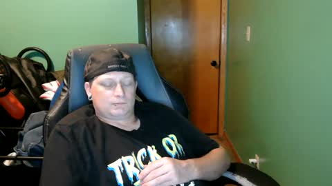 edwardaims_2please online show from July 25, 3:37 am