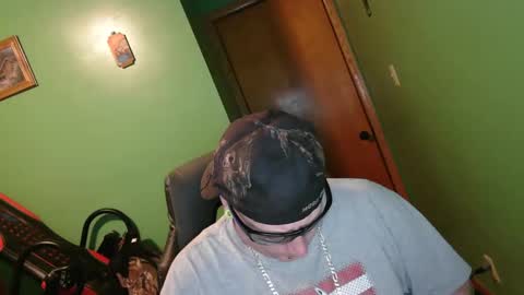 edwardaims_2please online show from April 12, 2:37 am