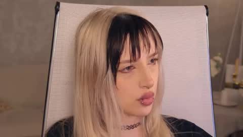 EVA NON NUDE online show from June 1, 4:30 pm