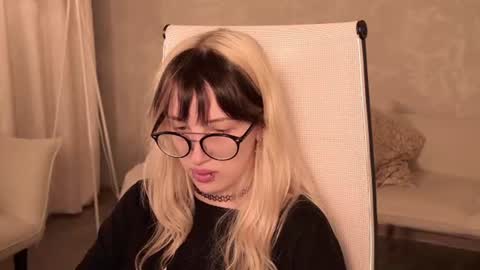 EVA NON NUDE online show from June 26, 4:23 pm