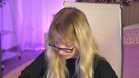 EVA NON NUDE online show from May 7, 4:35 pm
