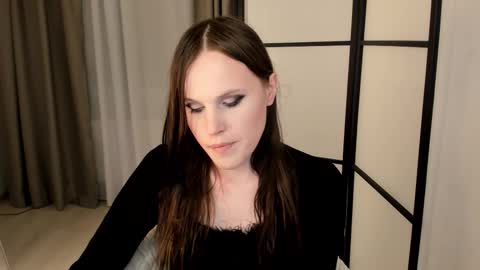 Effie Mur online show from March 13, 11:30 pm