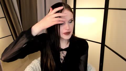 Effie Mur online show from February 3, 4:11 pm