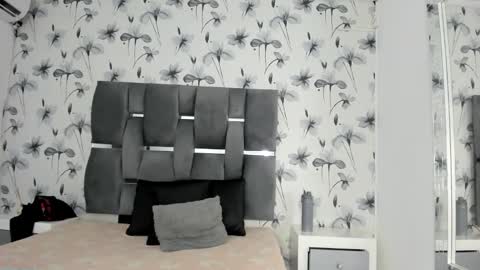 Snapshot of ehotloveaxxx chatting on February 25, 2:15 pm Valery online show from February 25, 2:15 pm
