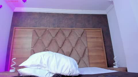 YG COUPLE online show from April 12, 8:24 pm