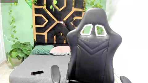 jonathan online show from May 1, 2:44 pm