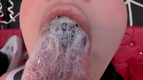 Snapshot of ela_hilton3 chatting on February 23, 4:17 am Ela online show from February 23, 4:17 am