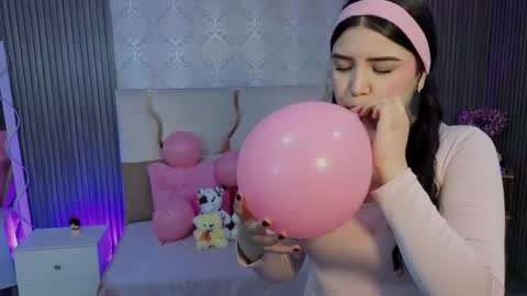 ela_tay1 online show from April 18, 7:07 pm