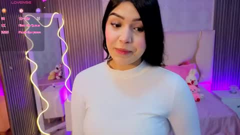 ela_tay1 online show from May 22, 8:04 pm