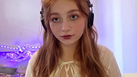 Snapshot of eladiapargo chatting on October 19, 1:49 pm Maya online show from October 19, 1:49 pm