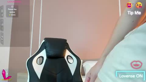 E L A I A online show from April 18, 12:18 pm