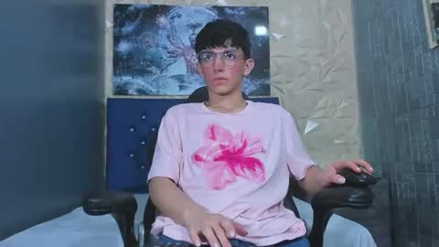 Elan Giralon online show from April 25, 10:40 pm