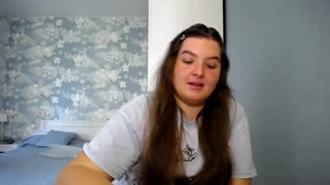 Elanis online show from August 5, 9:06 am