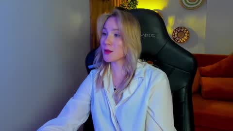 elaravoltage online show from April 22, 2:52 am