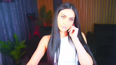 elegant_mysterious online show from January 31, 9:23 pm