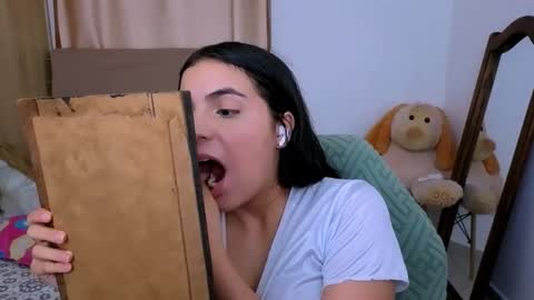 agnes online show from November 11, 6:43 pm