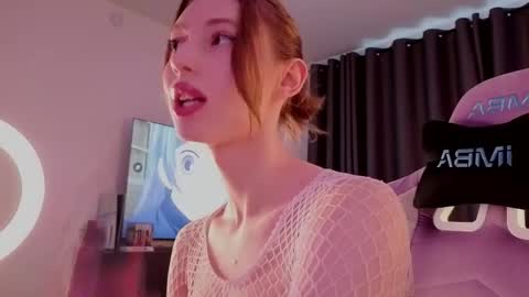 Elfie online show from April 20, 12:08 pm