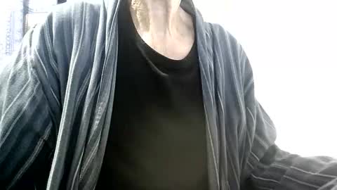 elfyonee online show from December 3, 7:20 am