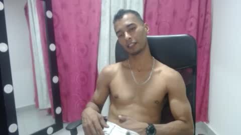 Snapshot of elherrero2024 chatting on December 6, 8:34 pm elherrero2024 online show from December 6, 8:34 pm