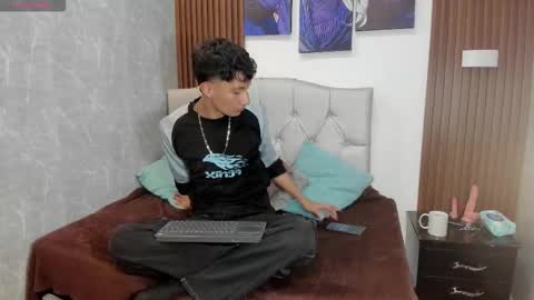 Elian Julian online show from November 6, 1:19 am