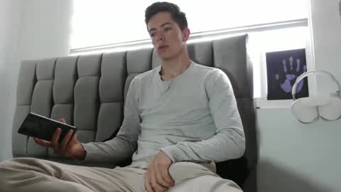 Elian online show from February 9, 1:03 pm