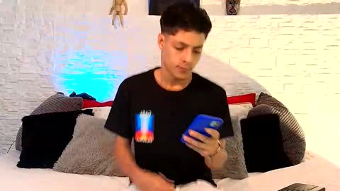 elias_salvatore_ online show from May 27, 3:09 pm
