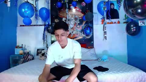 elias_salvatore_ online show from February 6, 2:26 am