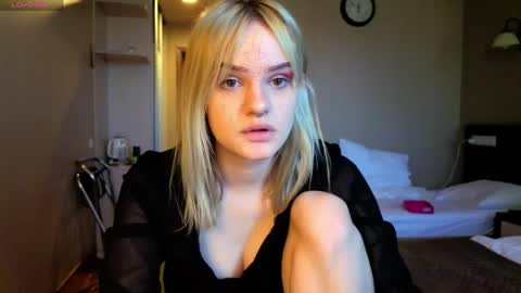 elieiza_xo online show from June 2, 11:12 am
