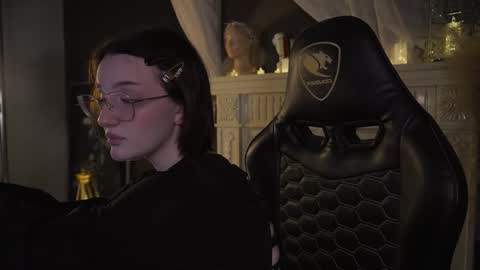 Ellie online show from November 26, 5:26 am