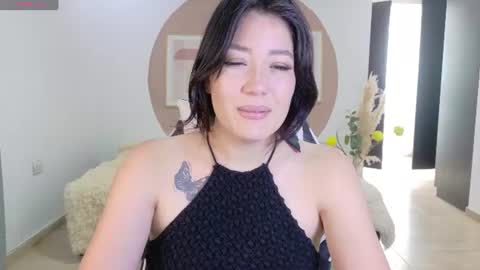 eliiih_ online show from August 6, 4:27 pm