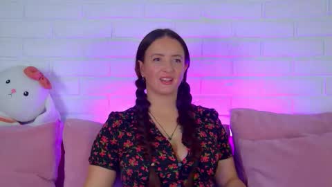 ElinaBellucci online show from January 13, 4:53 am