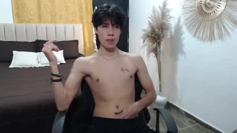 Snapshot of elio_collem chatting on October 10, 8:20 am ELIO online show from October 10, 8:20 am