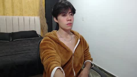 Snapshot of elio_collem chatting on December 23, 8:44 am ELIO online show from December 23, 8:44 am