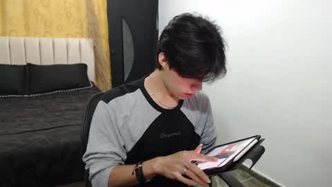 Snapshot of elio_collem chatting on December 13, 8:09 am ELIO online show from December 13, 8:09 am