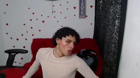 elio_fox online show from March 25, 5:47 am